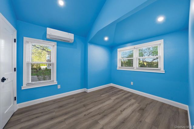 21 Newfoundland Avenue, Huntington, NY 11743