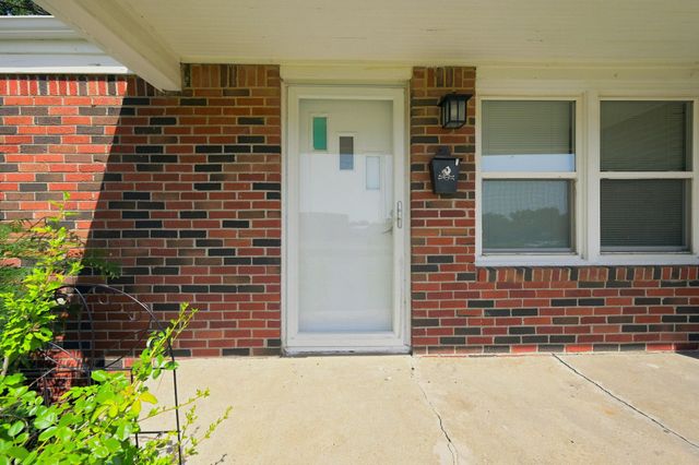 641 S Apache Dr, Wichita, KS 67207