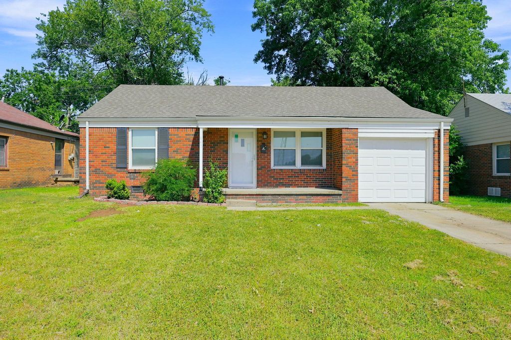 641 S Apache Dr, Wichita, KS 67207