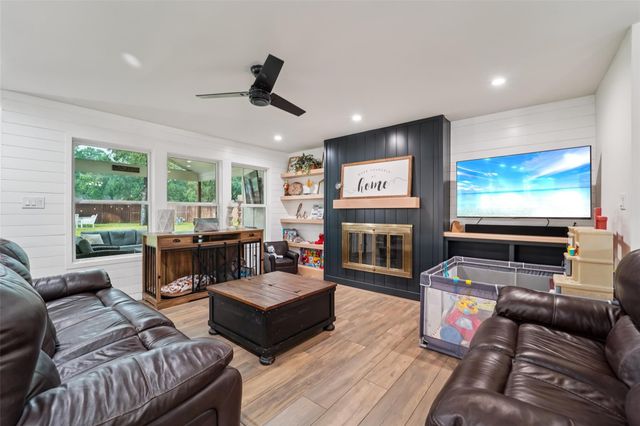 6 Rockingham Place, Conroe, TX 77304