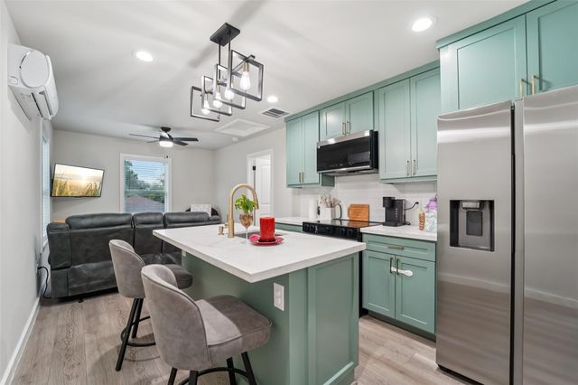 6 Rockingham Place, Conroe, TX 77304