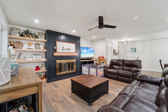 6 Rockingham Place, Conroe, TX 77304