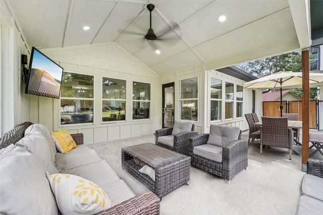 6 Rockingham Place, Conroe, TX 77304