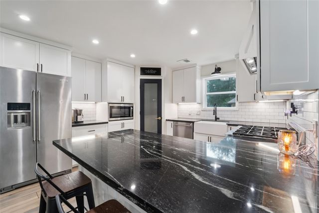 6 Rockingham Place, Conroe, TX 77304