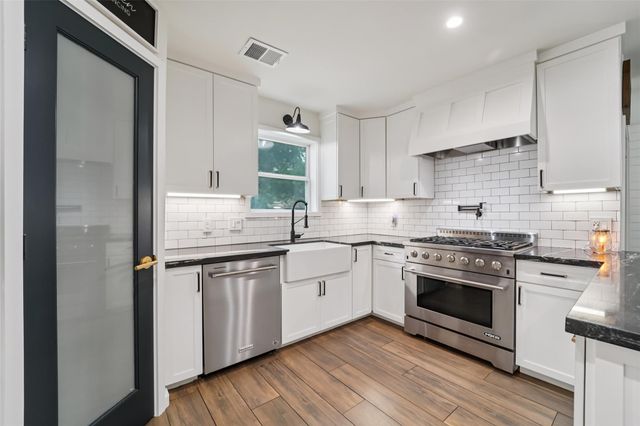 6 Rockingham Place, Conroe, TX 77304