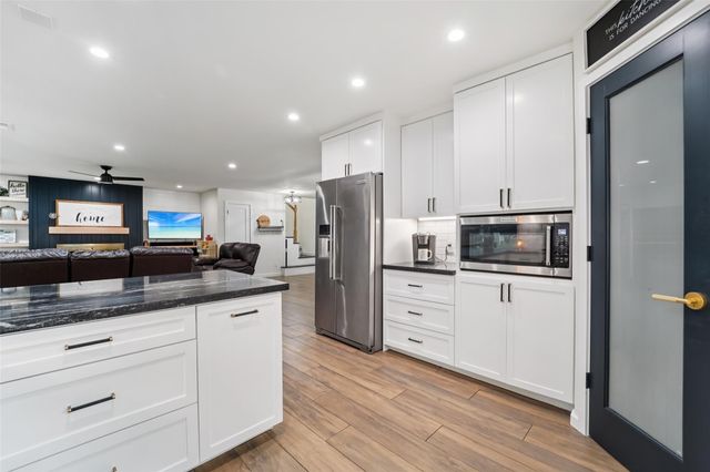 6 Rockingham Place, Conroe, TX 77304