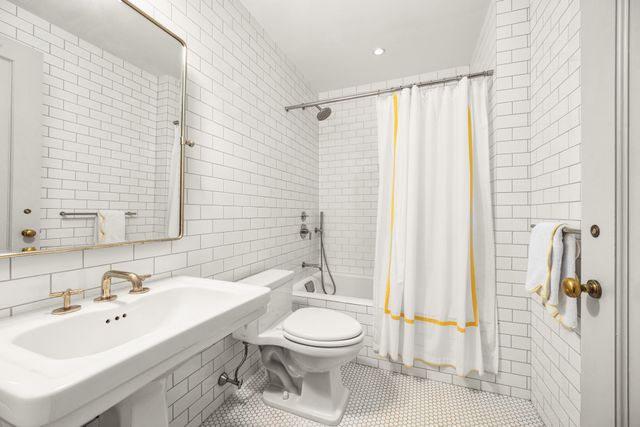 330 PRESIDENT Street, New York City, NY 11231