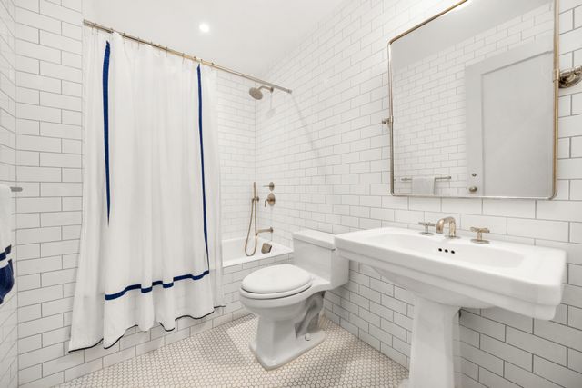 330 PRESIDENT Street, New York City, NY 11231