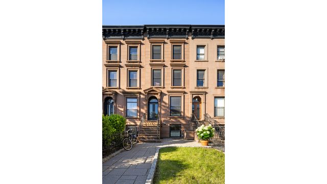 330 PRESIDENT Street, New York City, NY 11231