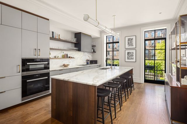 330 PRESIDENT Street, New York City, NY 11231