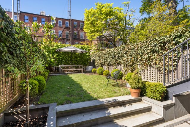 330 PRESIDENT Street, New York City, NY 11231
