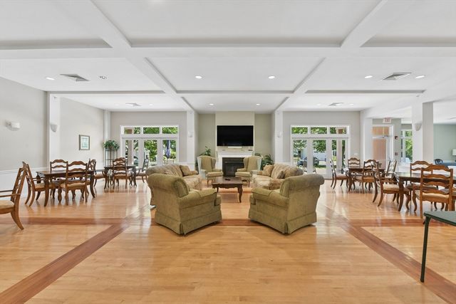 10 Northwood Dr 301, Sudbury, MA 01776