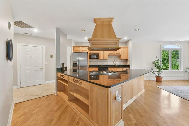 10 Northwood Dr 301, Sudbury, MA 01776