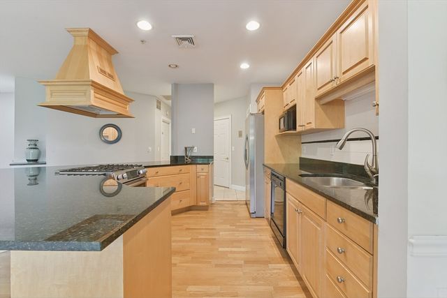 10 Northwood Dr 301, Sudbury, MA 01776