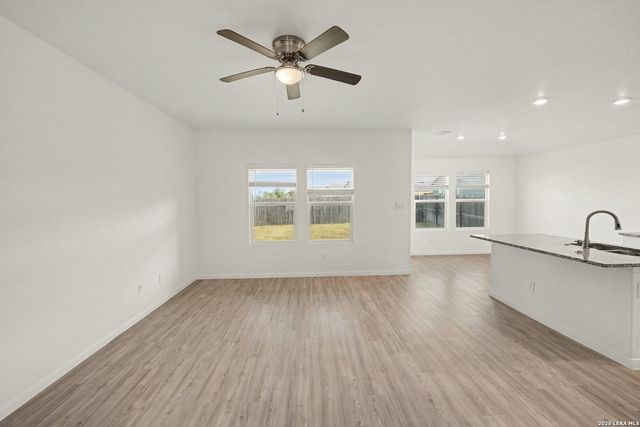 2708 IBERIA CT, Seguin, TX 78155