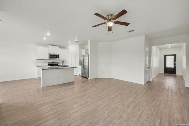 2708 IBERIA CT, Seguin, TX 78155