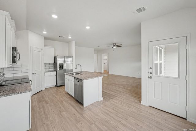2708 IBERIA CT, Seguin, TX 78155