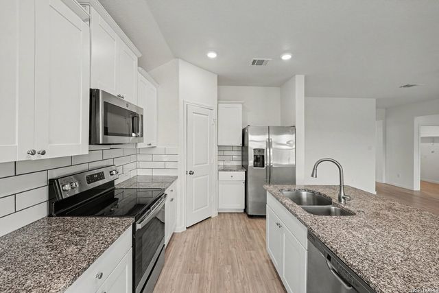 2708 IBERIA CT, Seguin, TX 78155