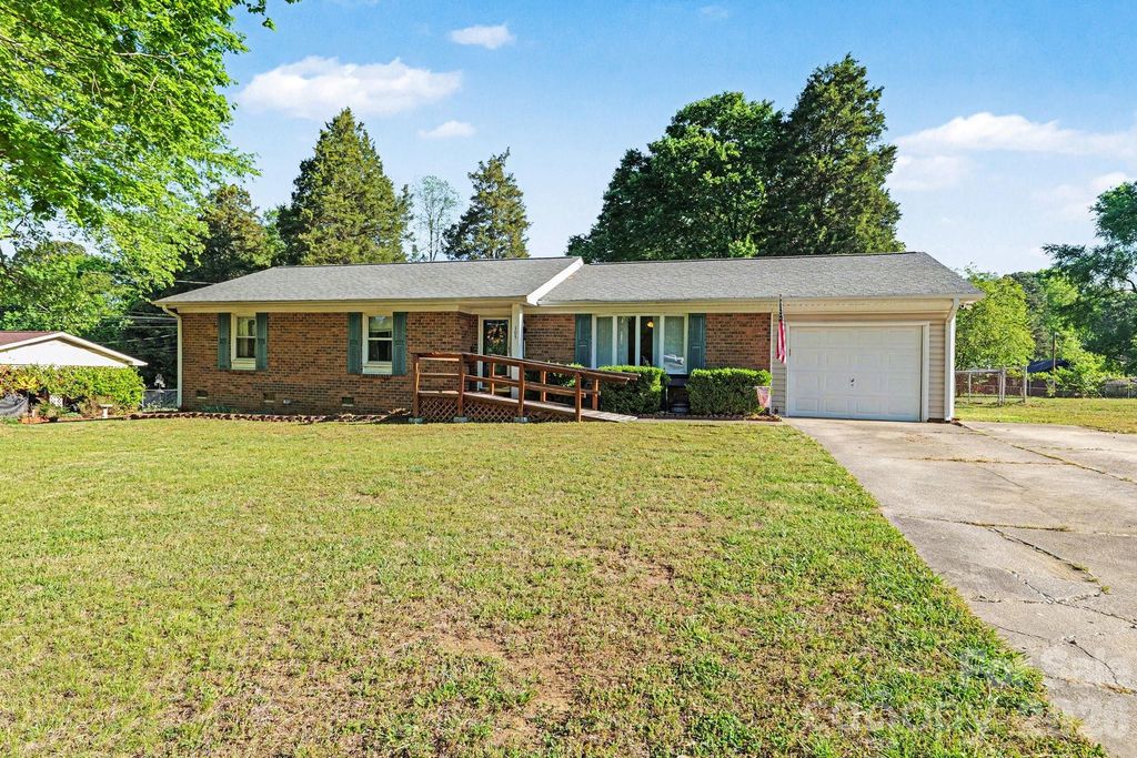 105 Stoneybrook Road, Salisbury, NC 28147