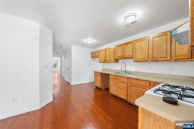 53 S 2nd Street, Elizabeth, NJ 07206