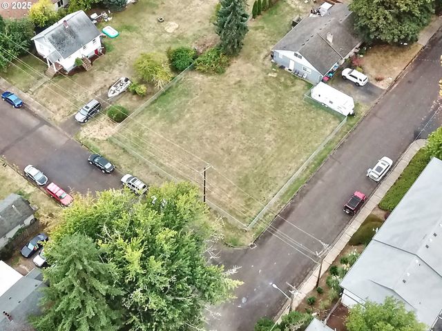 724 Sw EDMUNSTON St, Mc Minnville, OR 97128