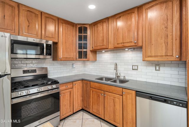 2235 W Avenue K 13, Lancaster, CA 93536