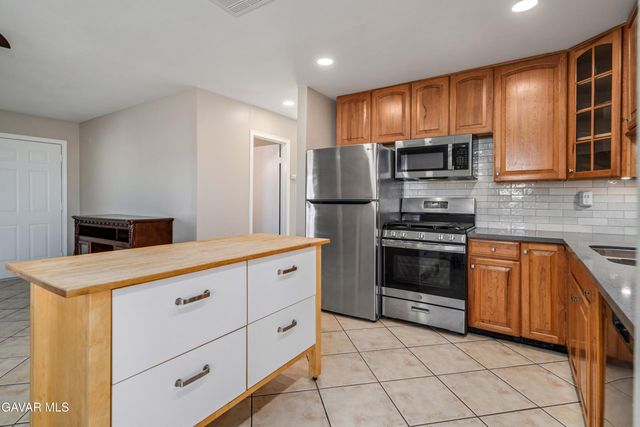 2235 W Avenue K 13, Lancaster, CA 93536