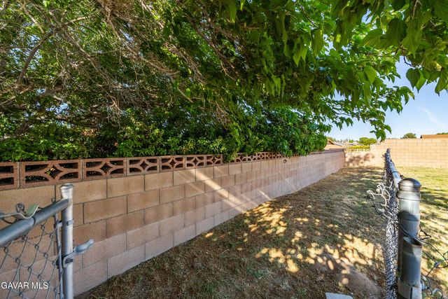 2235 W Avenue K 13, Lancaster, CA 93536