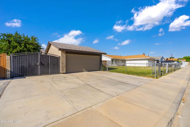 2235 W Avenue K 13, Lancaster, CA 93536