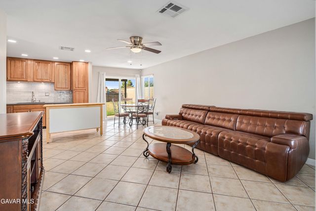 2235 W Avenue K 13, Lancaster, CA 93536