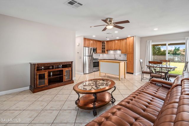 2235 W Avenue K 13, Lancaster, CA 93536