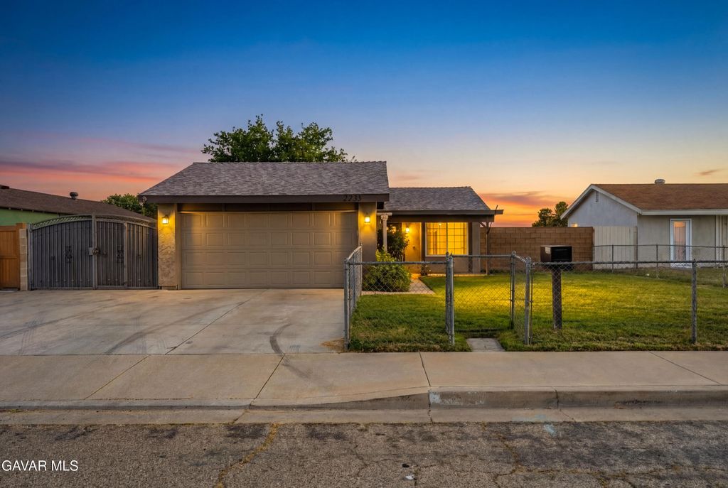 2235 W Avenue K 13, Lancaster, CA 93536