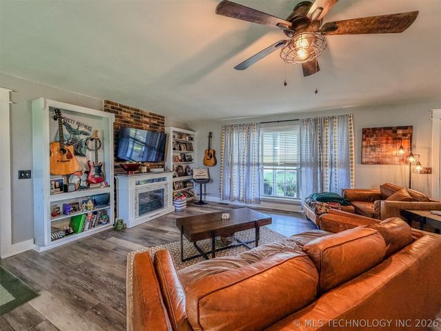 306 E Willis Road, Tahlequah, OK 74464