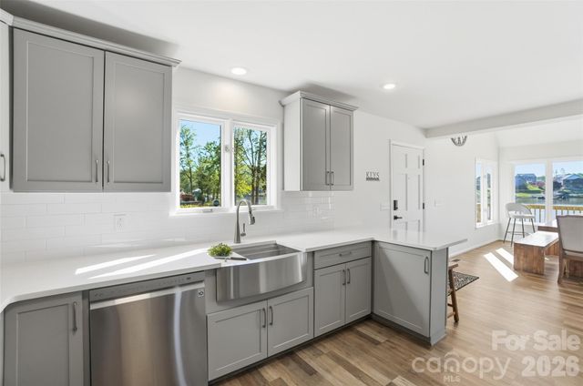 449 Island View Drive, Lexington, NC 27292