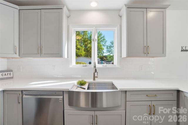 449 Island View Drive, Lexington, NC 27292