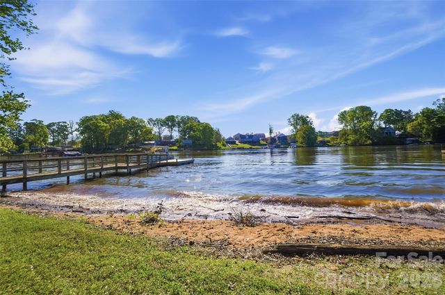 449 Island View Drive, Lexington, NC 27292