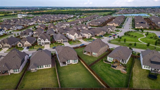 1816 Jumper Fields Drive, Aubrey, TX 76227