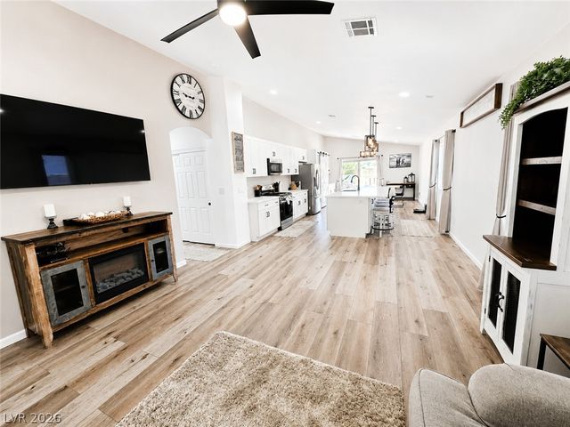 7476 Flowing Stream Drive, Las Vegas, NV 89131