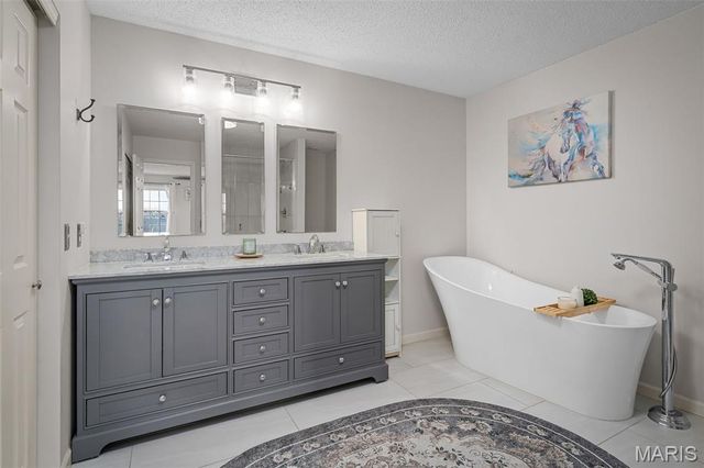 37 Ravens Pointe, Lake St Louis, MO 63367