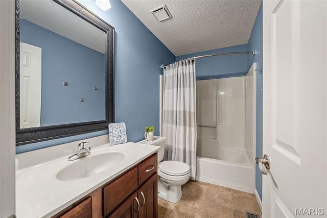 37 Ravens Pointe, Lake St Louis, MO 63367