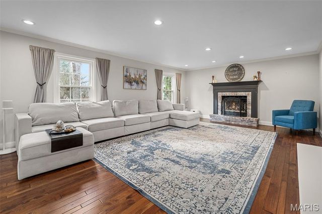 37 Ravens Pointe, Lake St Louis, MO 63367