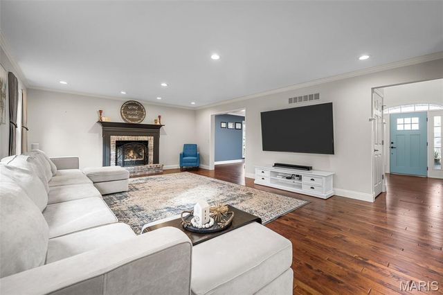 37 Ravens Pointe, Lake St Louis, MO 63367