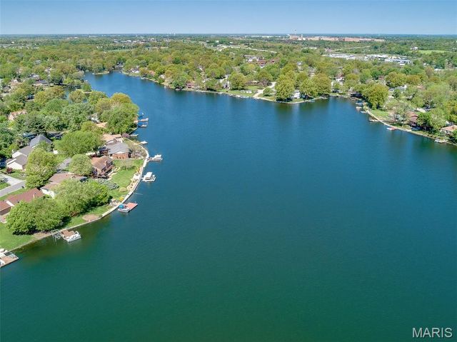 37 Ravens Pointe, Lake St Louis, MO 63367