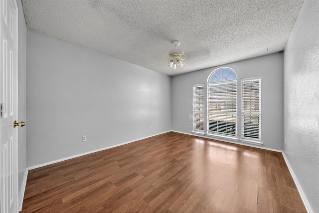 2741 White Oak Drive, Grand Prairie, TX 75052