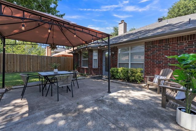2741 White Oak Drive, Grand Prairie, TX 75052