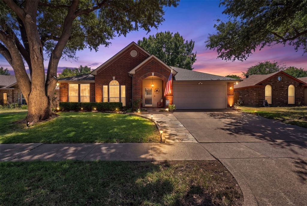 2741 White Oak Drive, Grand Prairie, TX 75052