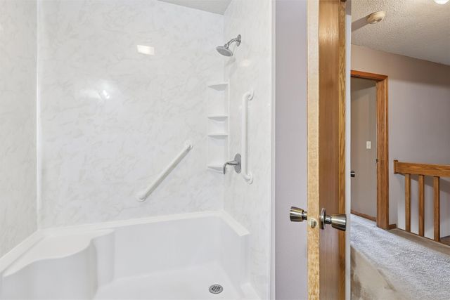 1070 50th Street 4E, West Des Moines, IA 50266