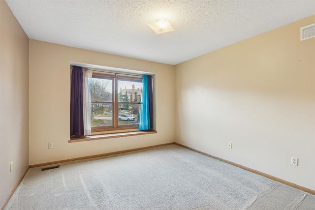 1070 50th Street 4E, West Des Moines, IA 50266