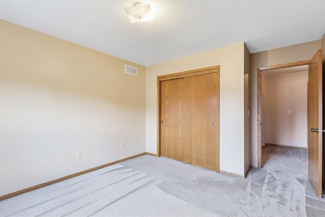 1070 50th Street 4E, West Des Moines, IA 50266