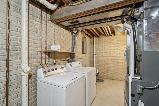 1070 50th Street 4E, West Des Moines, IA 50266